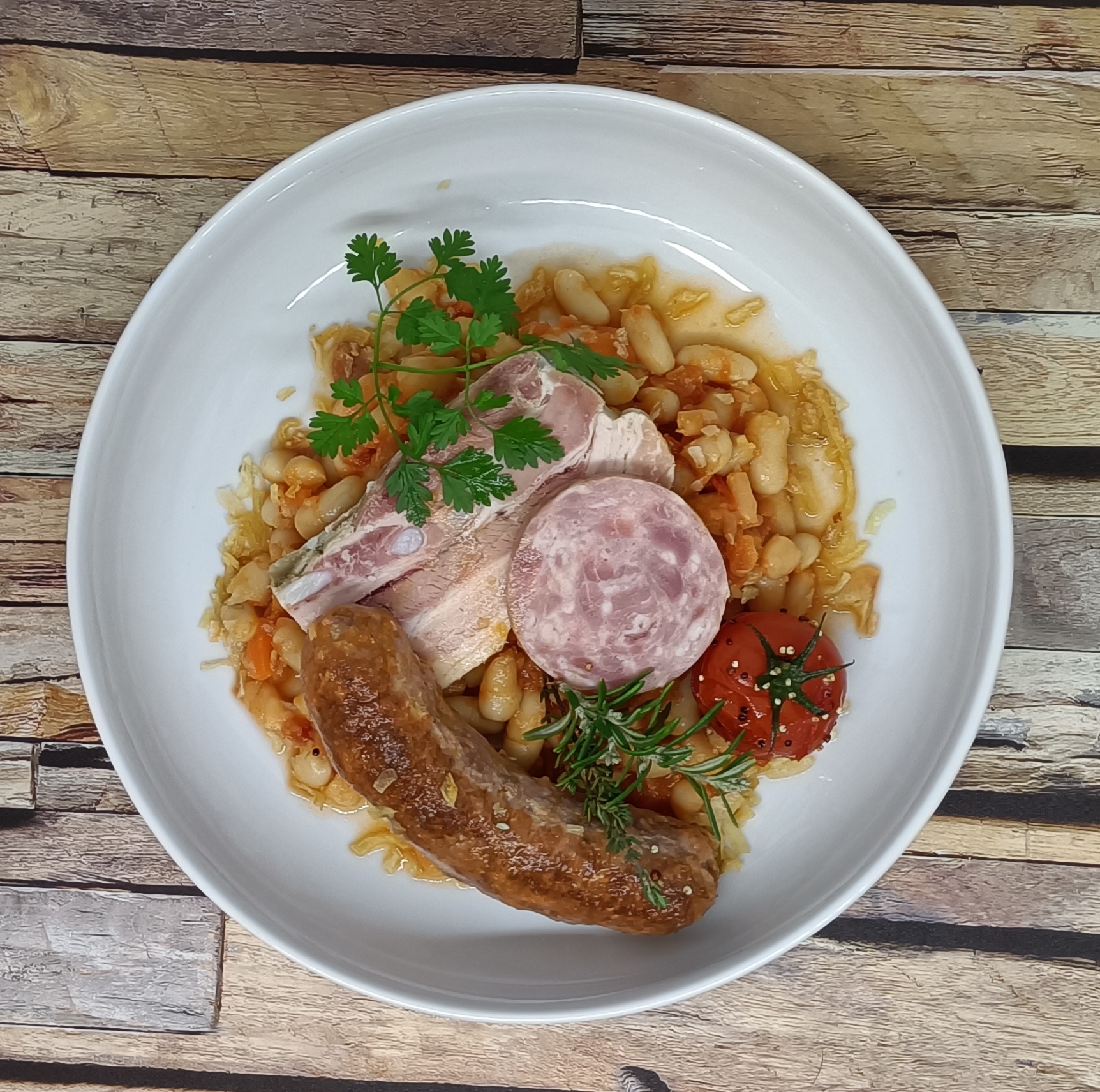 Cassoulet d'Antan , saucisse de Toulouse, saucisson à l'ail, petit salé