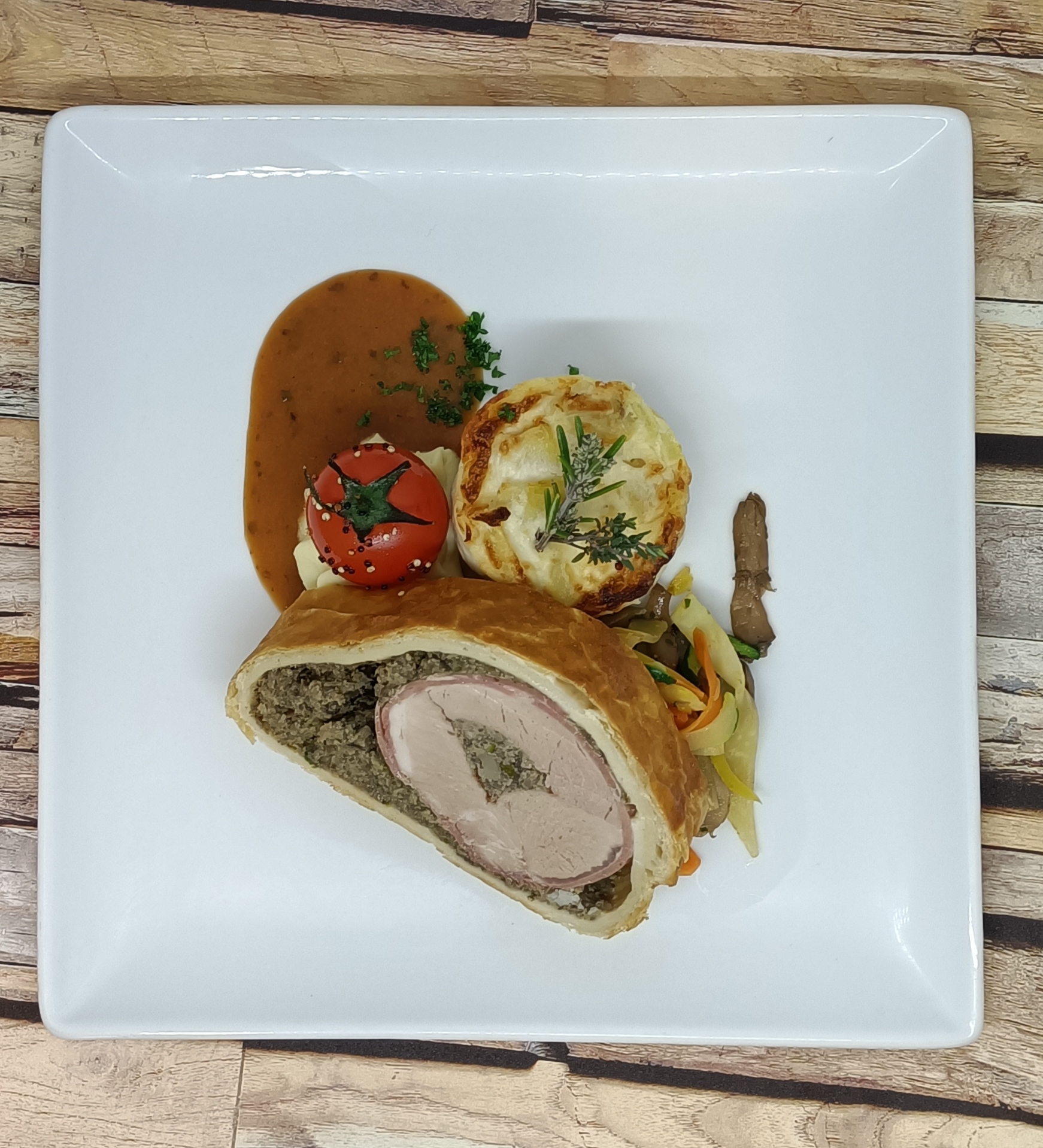 Mignon de porc en croûte , coeur champignons ou au farci poitevin